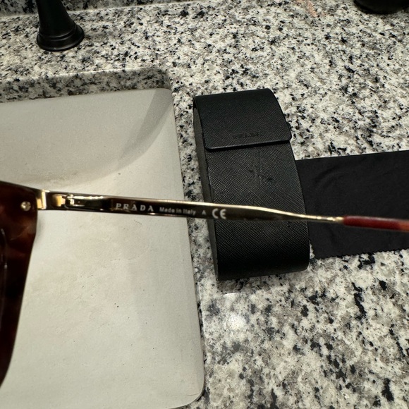 Prada Sunglasses - Picture 4 of 8